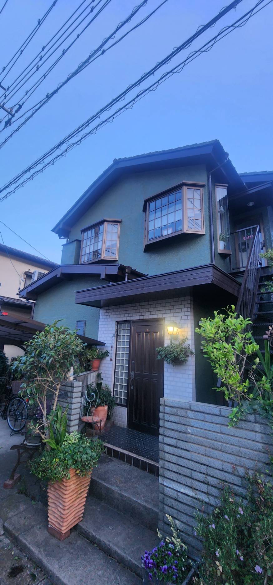 [春日部市 S様邸]外壁と下屋根がよみがえる！階段まで美しく仕上げた塗装リフォーム
